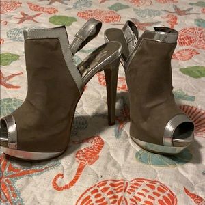 Stilettos tan with silver never used no tags.